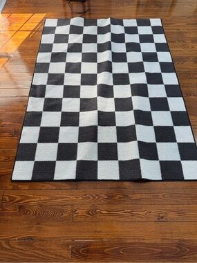 Black and White Checkerboard Area Rug 67x48
